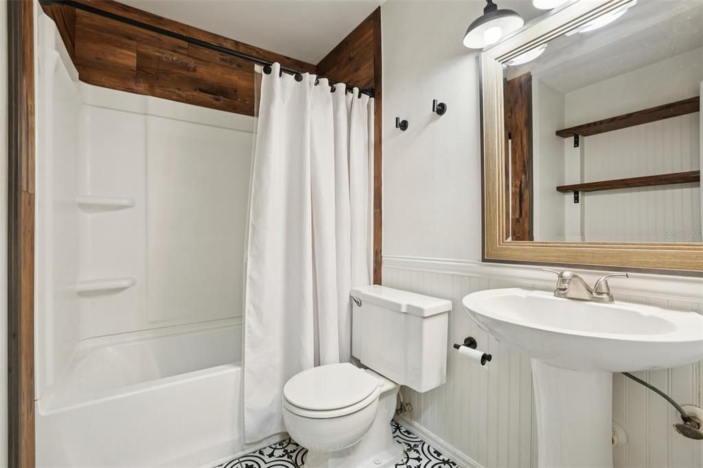 Под контрактом: $250,000 (3 спален, 1 ванн, 988 Квадратных фут)