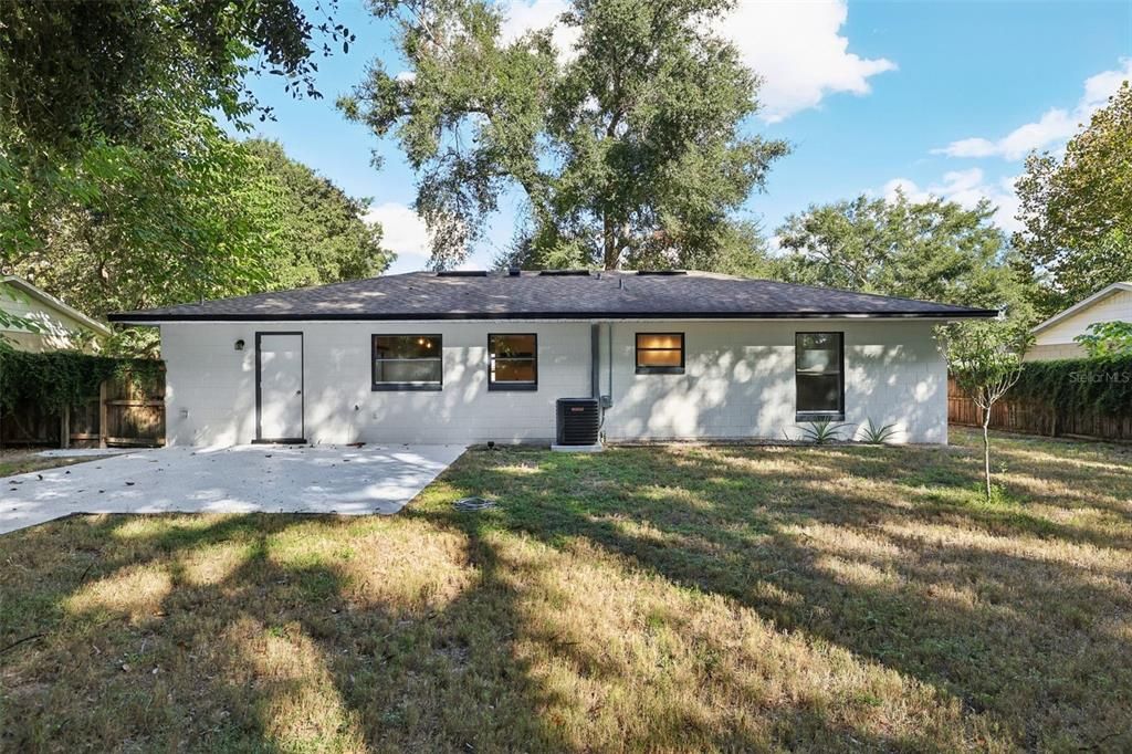 Под контрактом: $250,000 (3 спален, 1 ванн, 988 Квадратных фут)