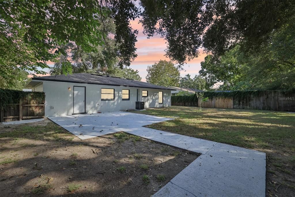 Под контрактом: $250,000 (3 спален, 1 ванн, 988 Квадратных фут)