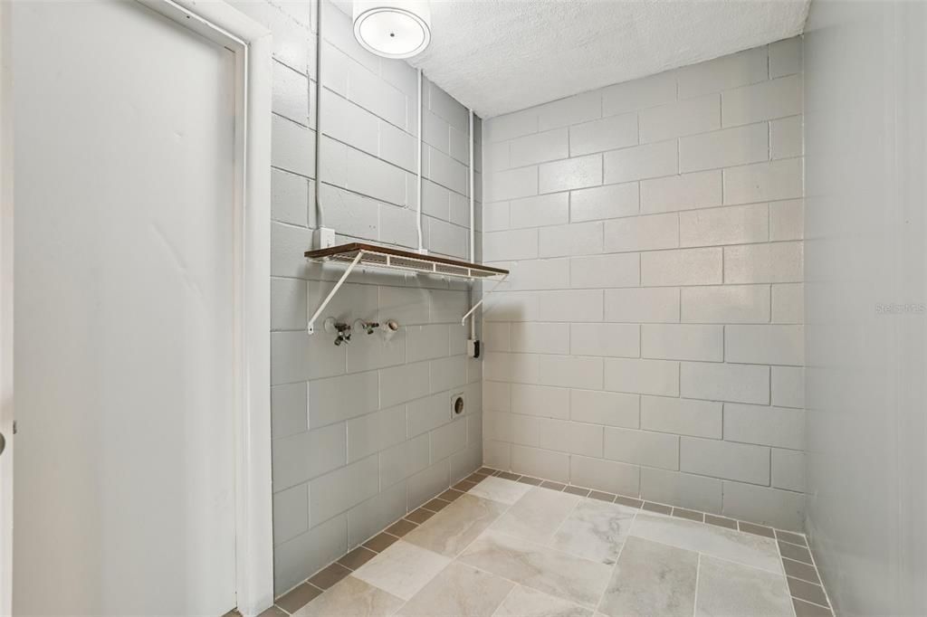 Под контрактом: $250,000 (3 спален, 1 ванн, 988 Квадратных фут)