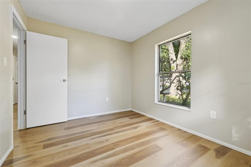 Под контрактом: $250,000 (3 спален, 1 ванн, 988 Квадратных фут)