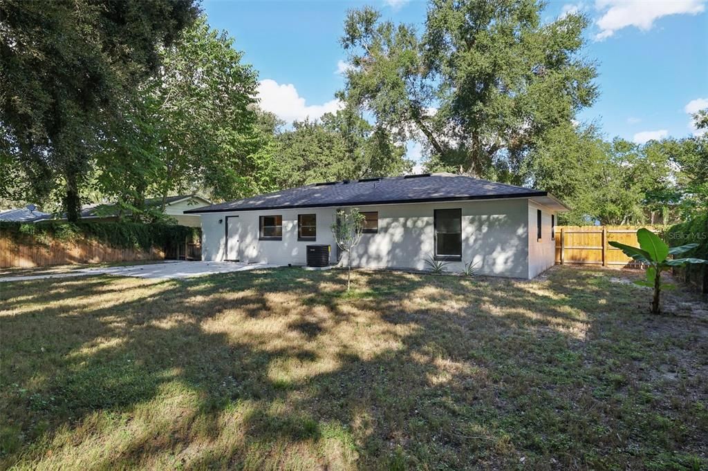 Под контрактом: $250,000 (3 спален, 1 ванн, 988 Квадратных фут)