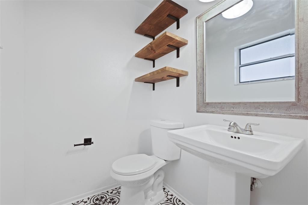 Под контрактом: $250,000 (3 спален, 1 ванн, 988 Квадратных фут)