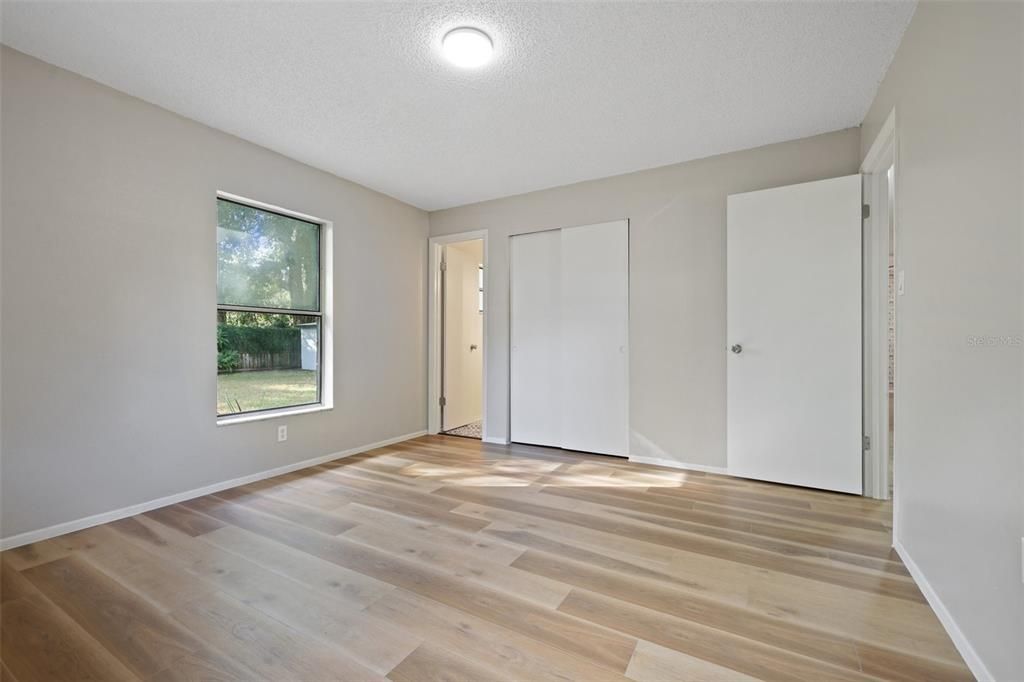 Под контрактом: $250,000 (3 спален, 1 ванн, 988 Квадратных фут)