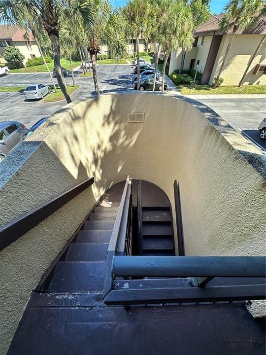 合同活跃: $150,000 (2 贝兹, 2 浴室, 975 平方英尺)