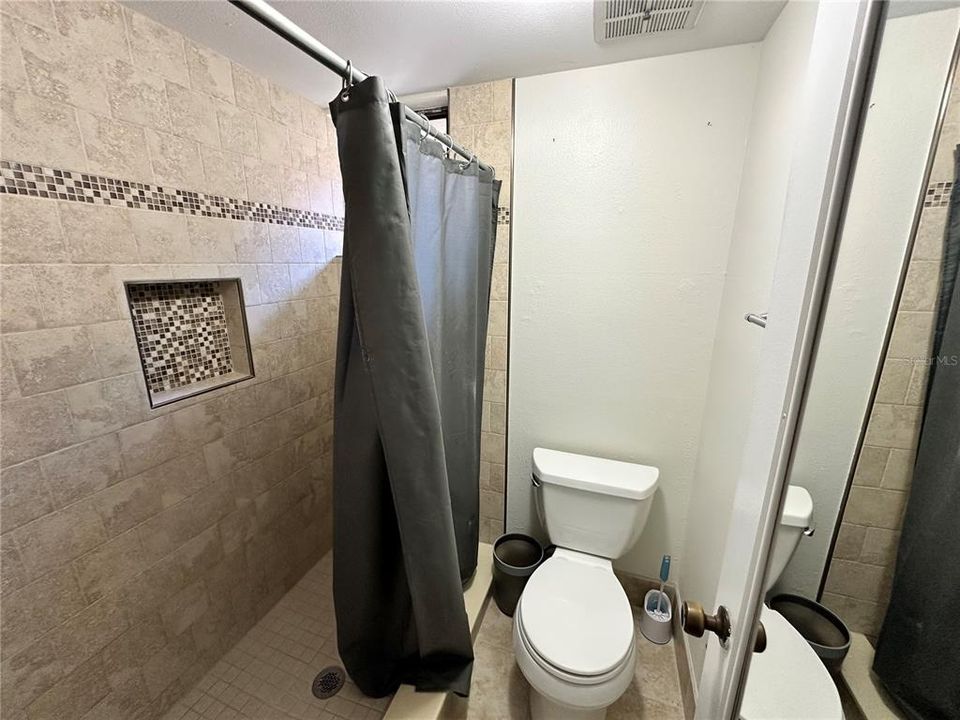 合同活跃: $150,000 (2 贝兹, 2 浴室, 975 平方英尺)