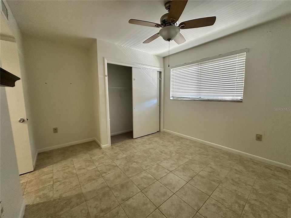 合同活跃: $150,000 (2 贝兹, 2 浴室, 975 平方英尺)