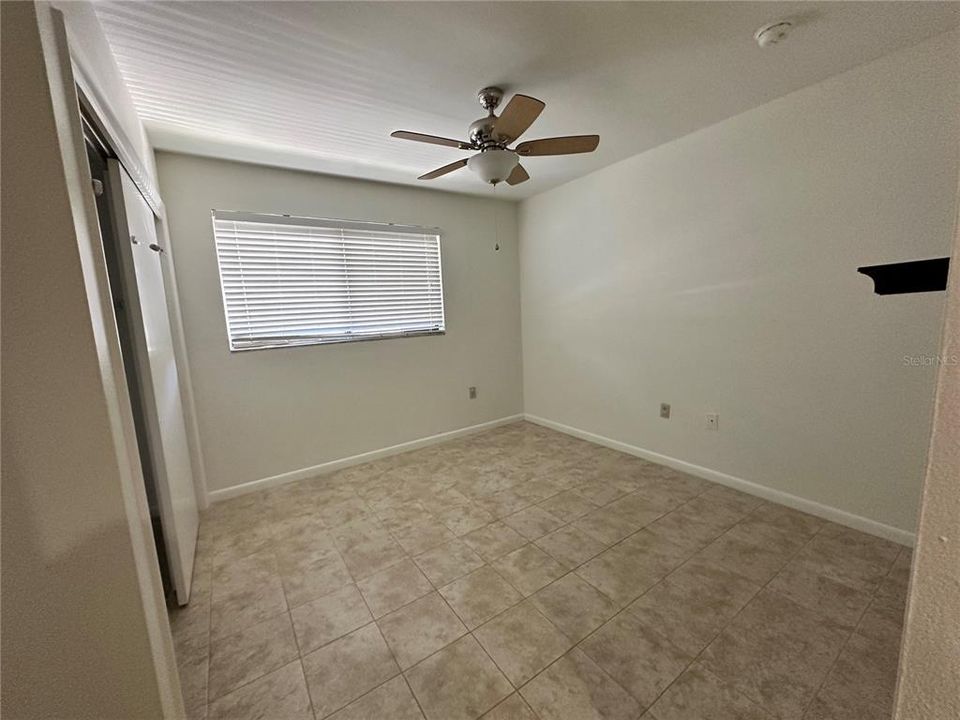 合同活跃: $150,000 (2 贝兹, 2 浴室, 975 平方英尺)