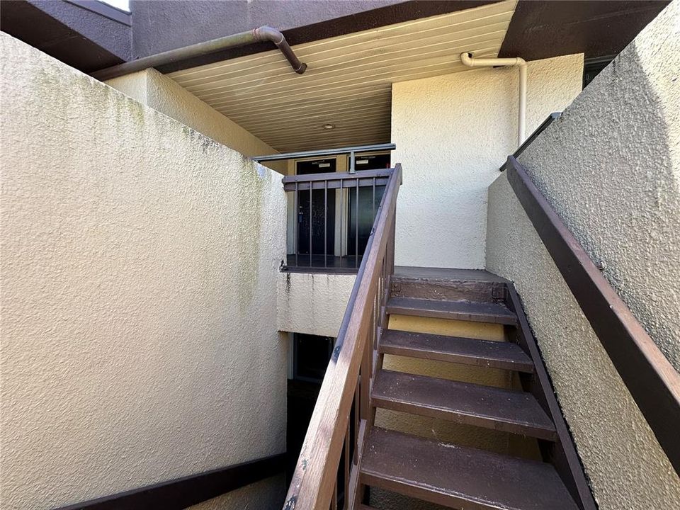 合同活跃: $150,000 (2 贝兹, 2 浴室, 975 平方英尺)