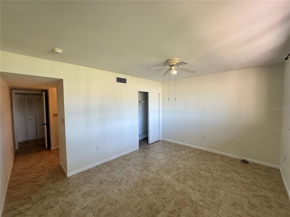 合同活跃: $150,000 (2 贝兹, 2 浴室, 975 平方英尺)