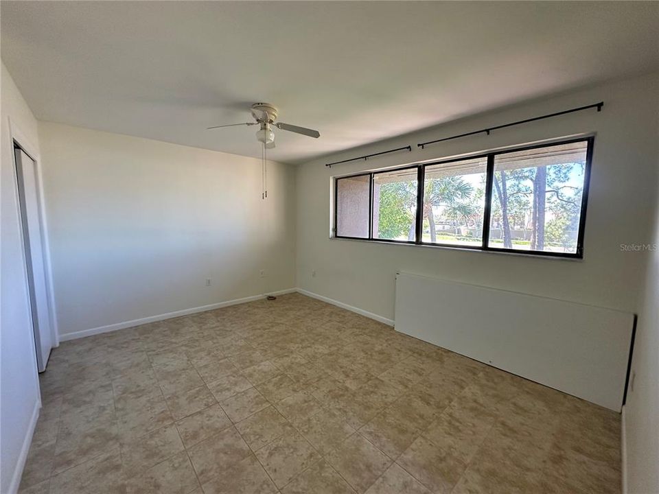 合同活跃: $150,000 (2 贝兹, 2 浴室, 975 平方英尺)