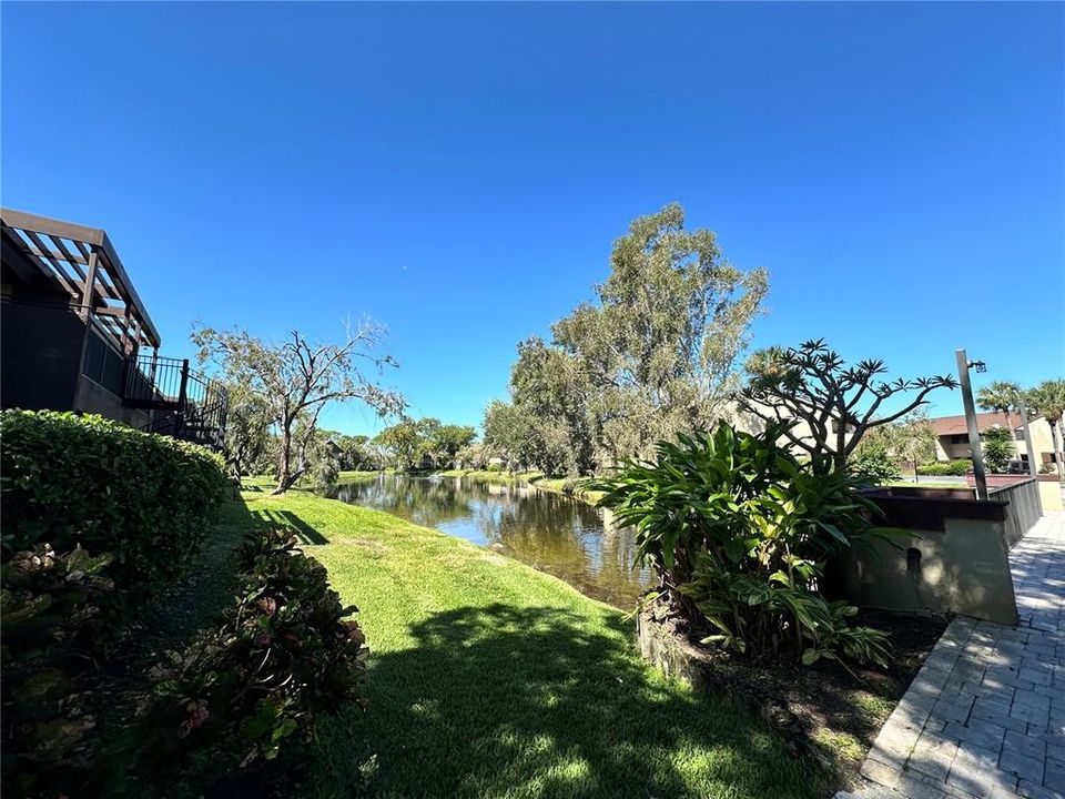 合同活跃: $150,000 (2 贝兹, 2 浴室, 975 平方英尺)