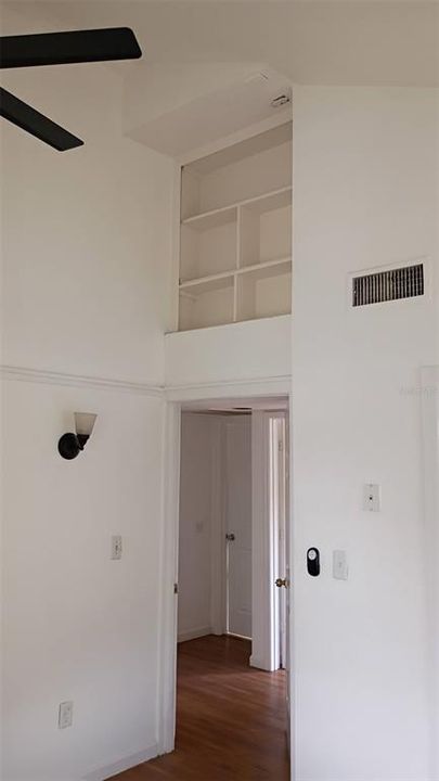 合同活跃: $2,300 (3 贝兹, 2 浴室, 1500 平方英尺)