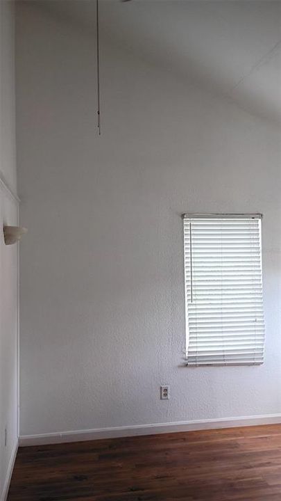 合同活跃: $2,300 (3 贝兹, 2 浴室, 1500 平方英尺)