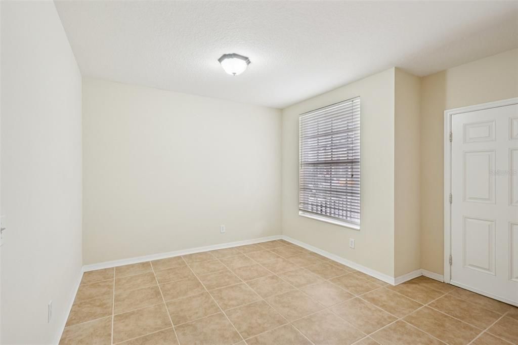 待售: $245,000 (3 贝兹, 3 浴室, 1653 平方英尺)