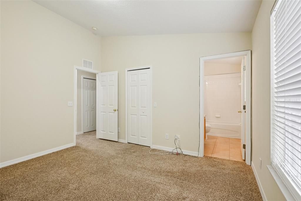 待售: $245,000 (3 贝兹, 3 浴室, 1653 平方英尺)