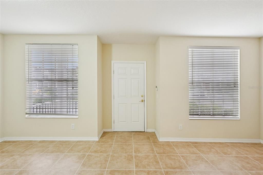 待售: $245,000 (3 贝兹, 3 浴室, 1653 平方英尺)