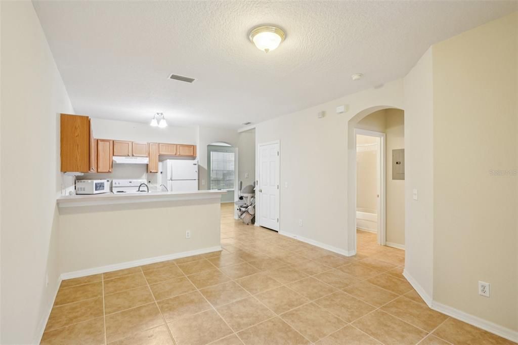 待售: $245,000 (3 贝兹, 3 浴室, 1653 平方英尺)