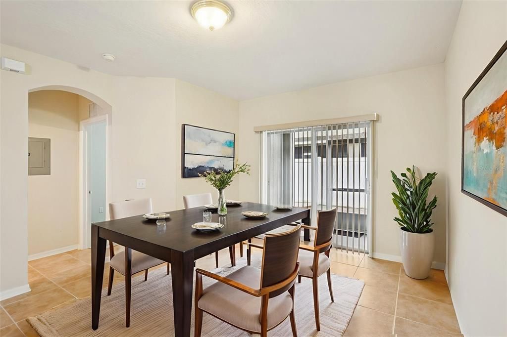 待售: $245,000 (3 贝兹, 3 浴室, 1653 平方英尺)