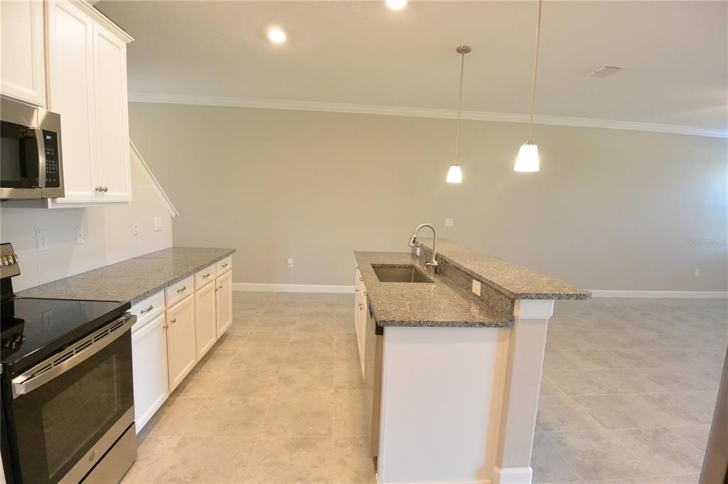 En Venta: $425,000 (3 camas, 2 baños, 2319 Pies cuadrados)