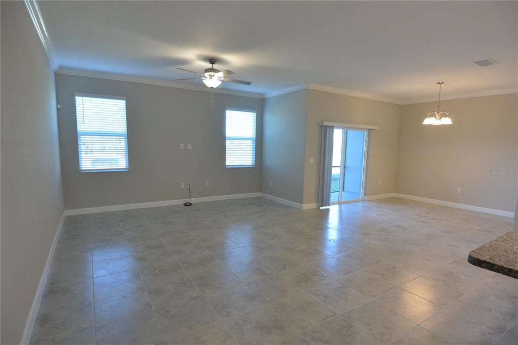 En Venta: $425,000 (3 camas, 2 baños, 2319 Pies cuadrados)