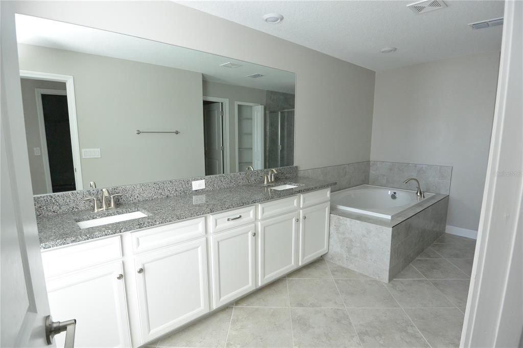 En Venta: $425,000 (3 camas, 2 baños, 2319 Pies cuadrados)