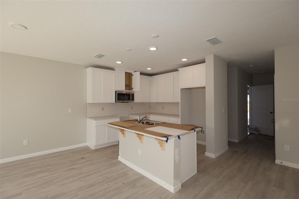 Active With Contract: $476,990 (4 beds, 3 baths, 1769 Square Feet)