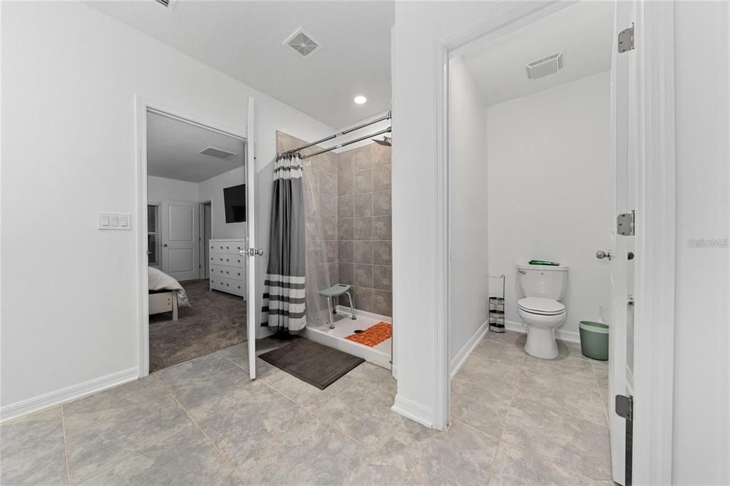 For Rent: $2,550 (4 beds, 2 baths, 1936 Square Feet)