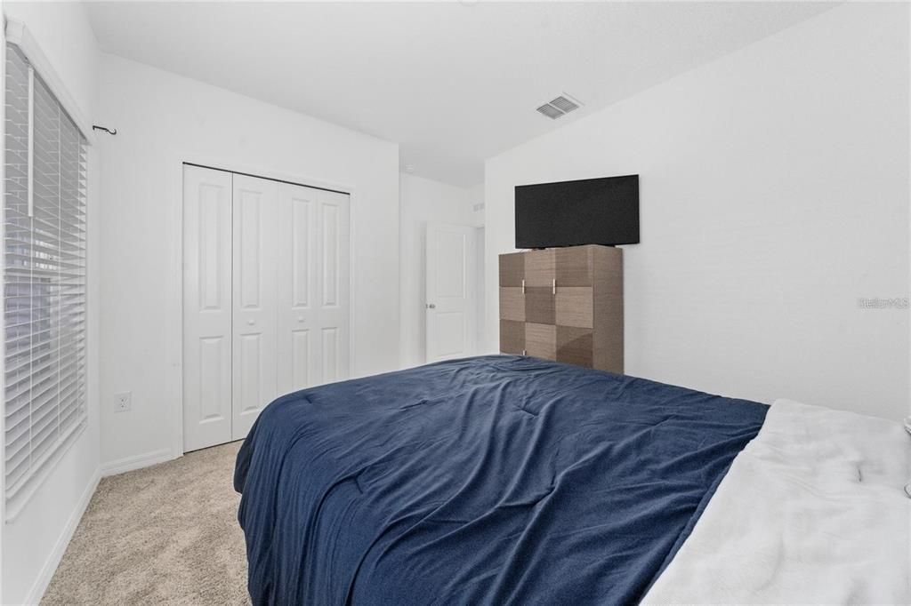 For Rent: $2,550 (4 beds, 2 baths, 1936 Square Feet)