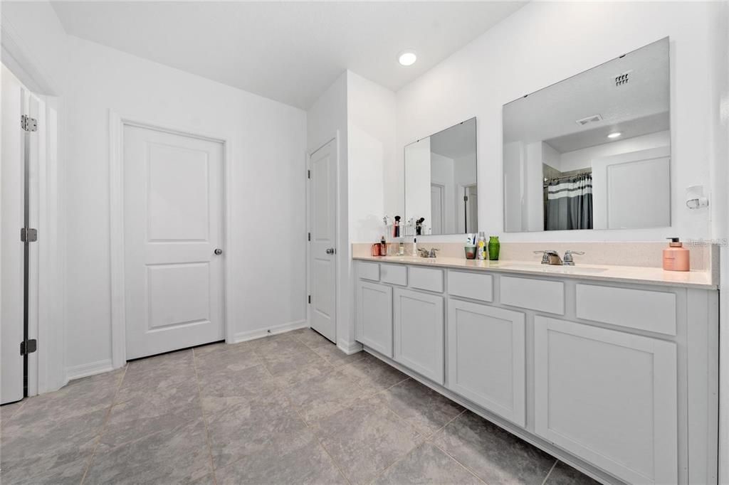 For Rent: $2,550 (4 beds, 2 baths, 1936 Square Feet)