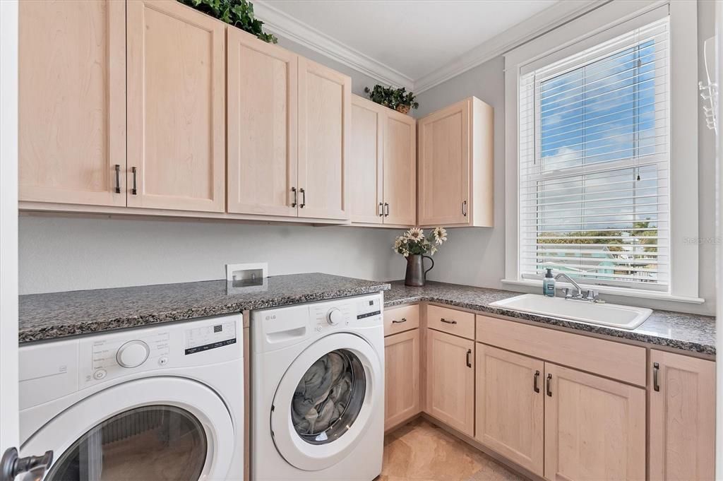 待售: $1,999,000 (3 贝兹, 2 浴室, 2554 平方英尺)