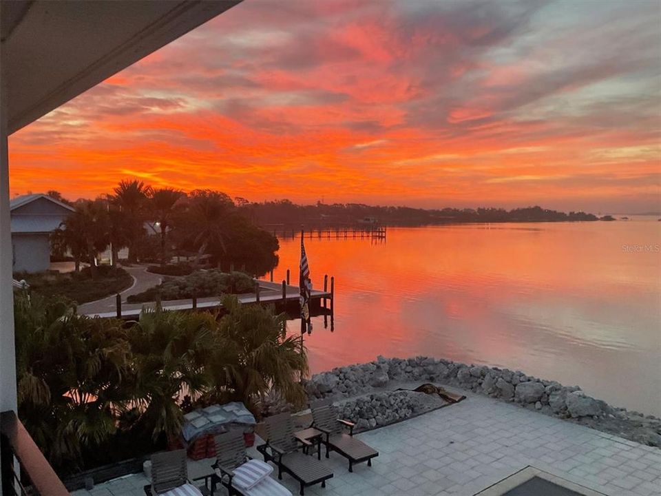 待售: $1,999,000 (3 贝兹, 2 浴室, 2554 平方英尺)