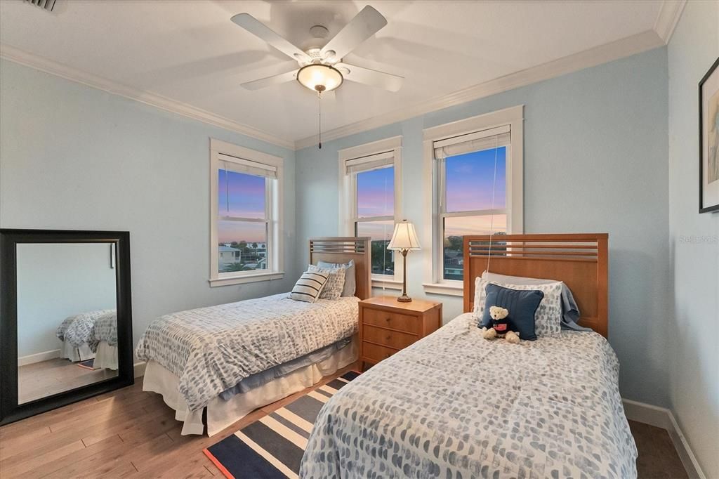 待售: $1,999,000 (3 贝兹, 2 浴室, 2554 平方英尺)