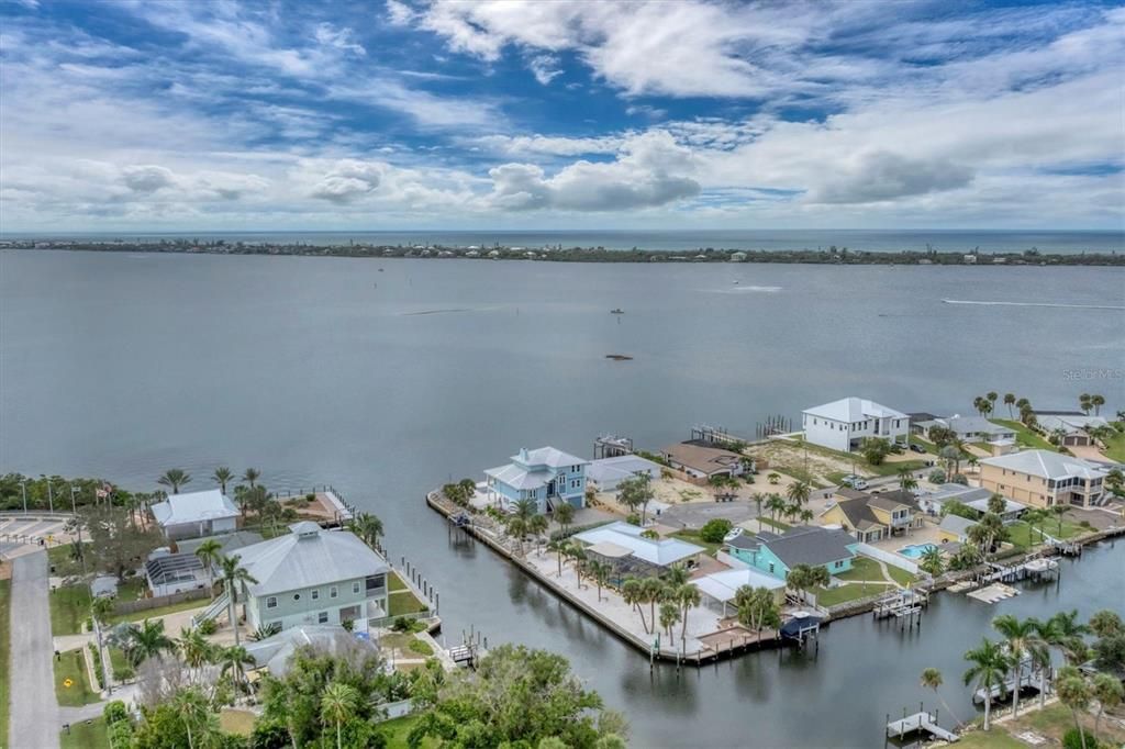 待售: $1,999,000 (3 贝兹, 2 浴室, 2554 平方英尺)