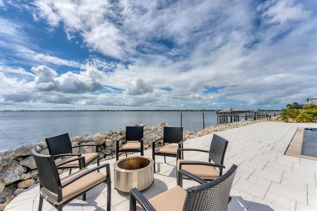 待售: $1,999,000 (3 贝兹, 2 浴室, 2554 平方英尺)