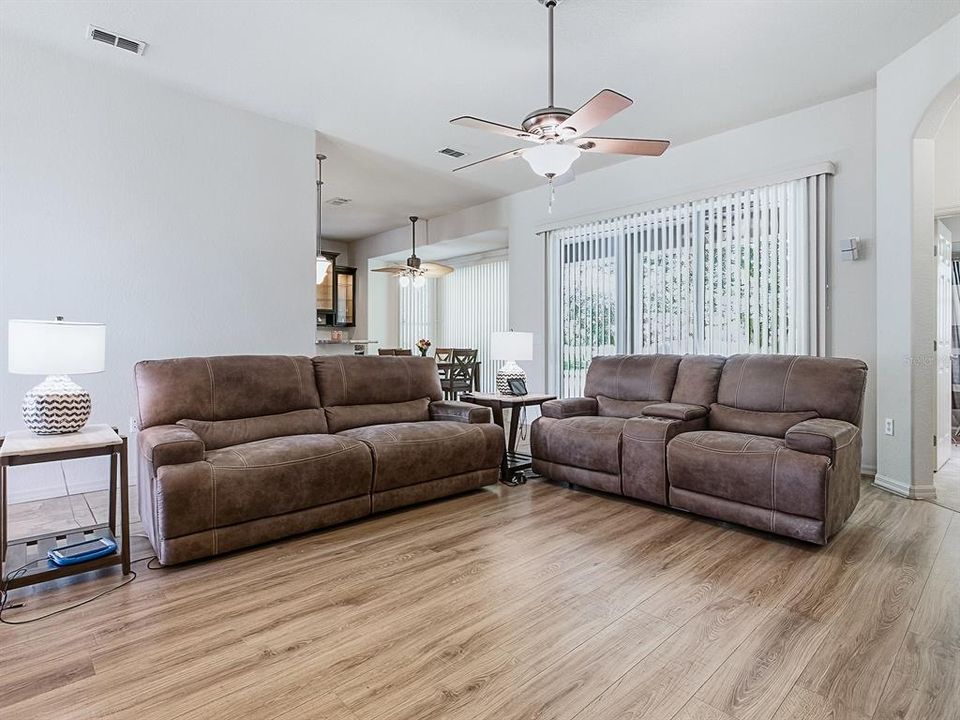 Active With Contract: $469,500 (4 beds, 3 baths, 2700 Square Feet)