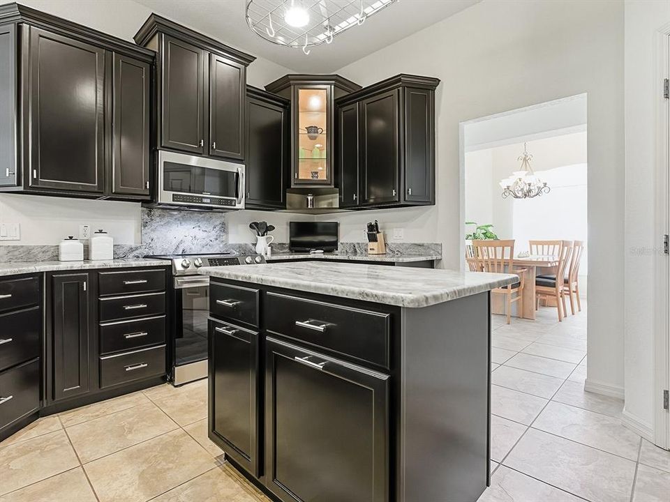 Active With Contract: $469,500 (4 beds, 3 baths, 2700 Square Feet)