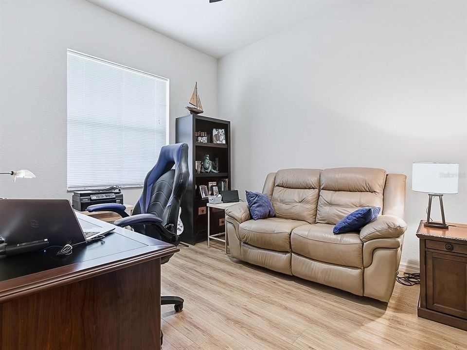 Active With Contract: $469,500 (4 beds, 3 baths, 2700 Square Feet)