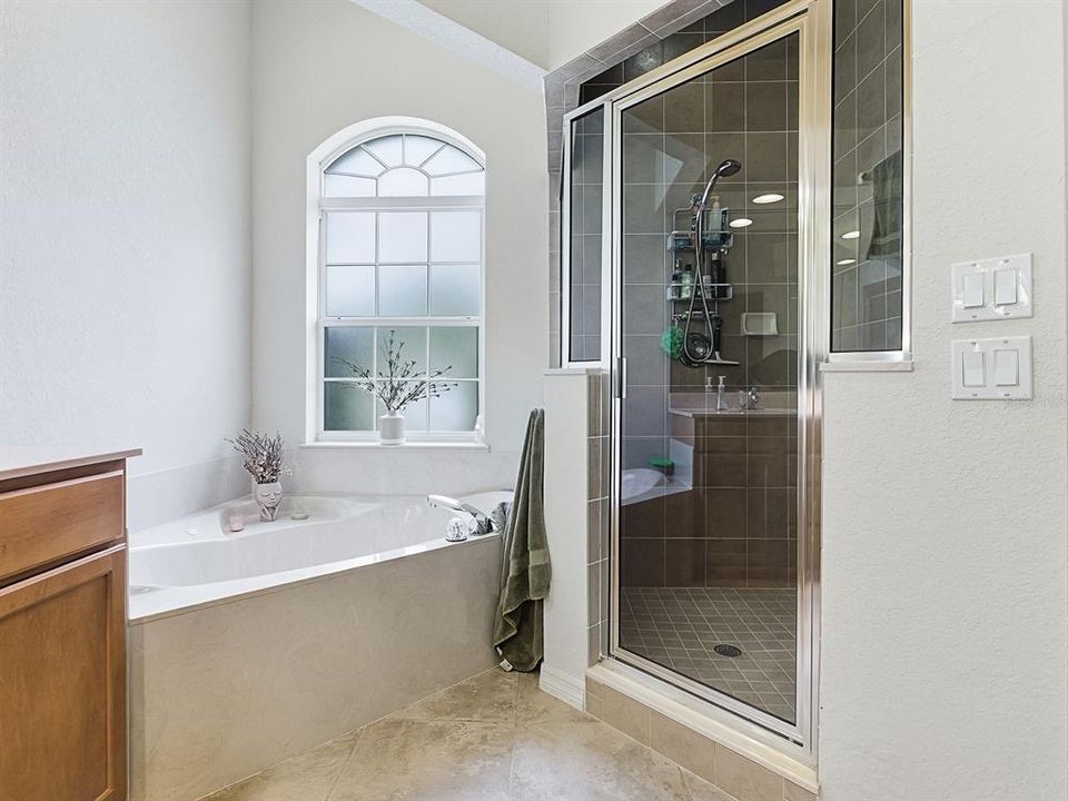 Active With Contract: $469,500 (4 beds, 3 baths, 2700 Square Feet)