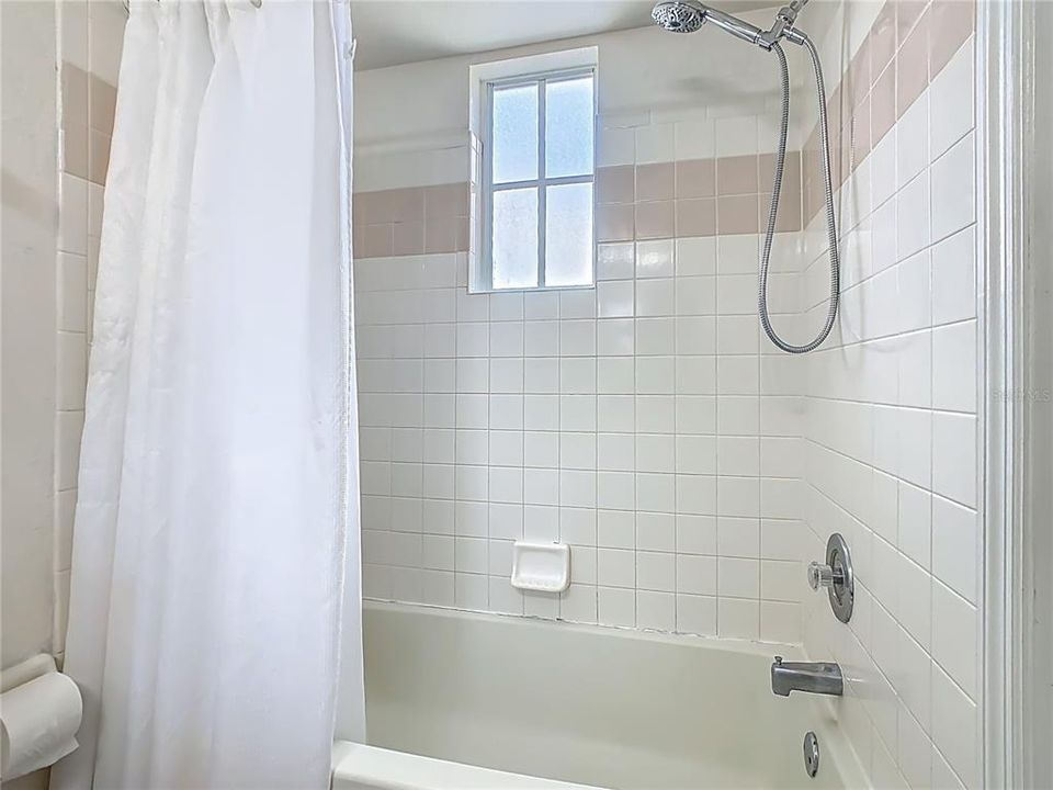 For Sale: $299,990 (2 beds, 2 baths, 1012 Square Feet)