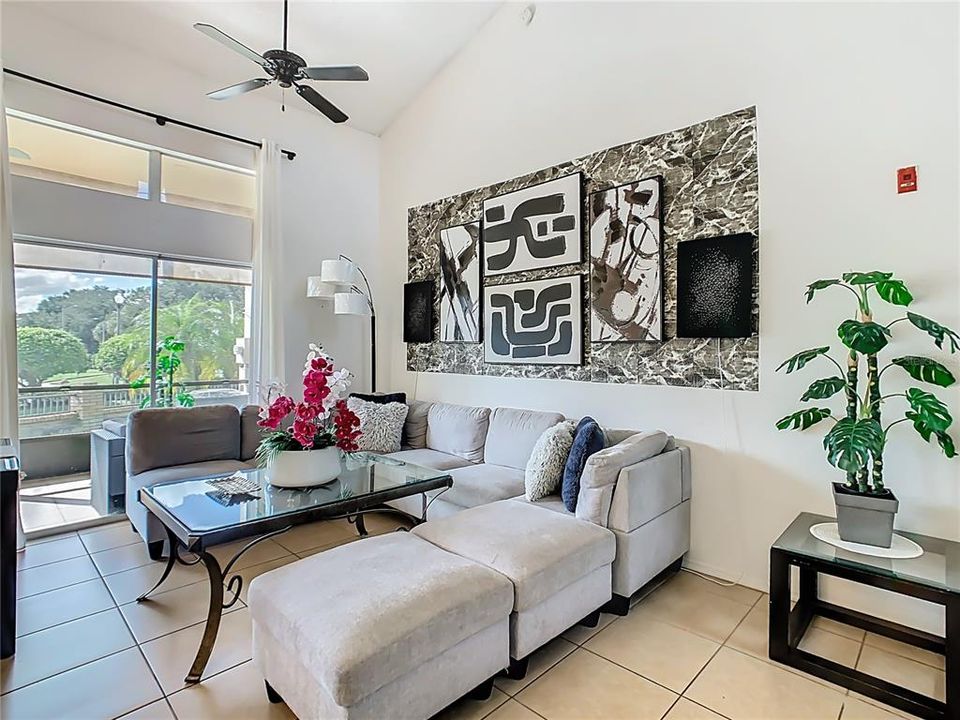 For Sale: $299,990 (2 beds, 2 baths, 1012 Square Feet)