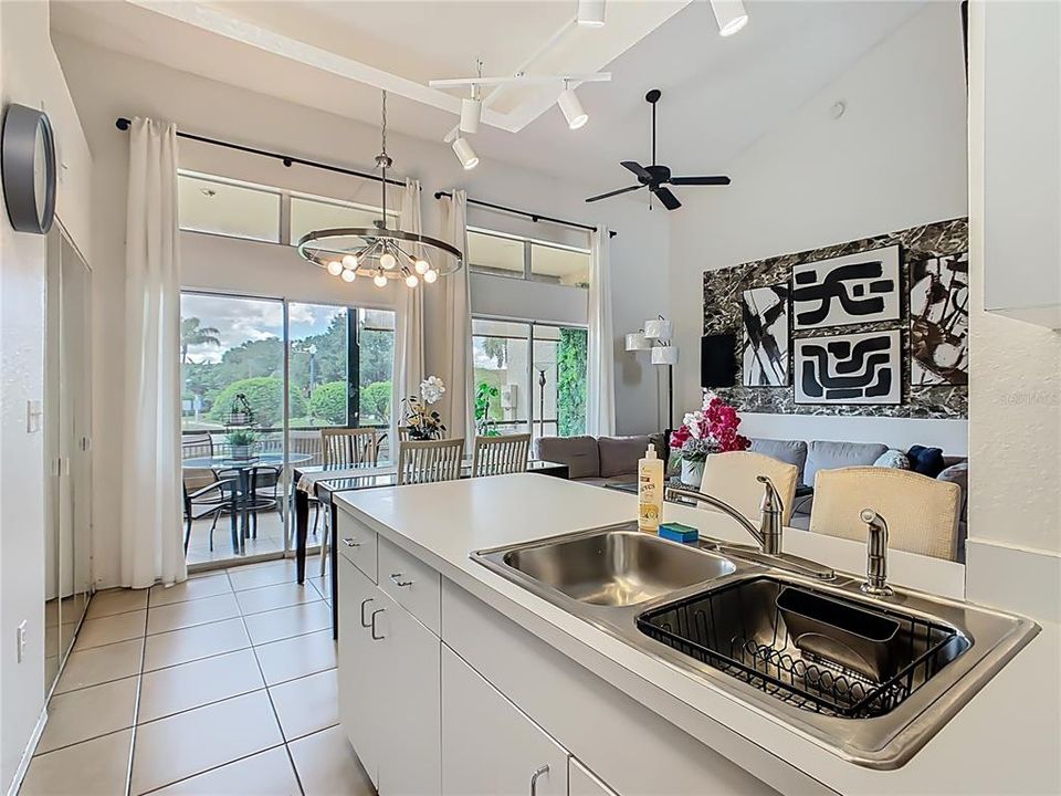 For Sale: $299,990 (2 beds, 2 baths, 1012 Square Feet)