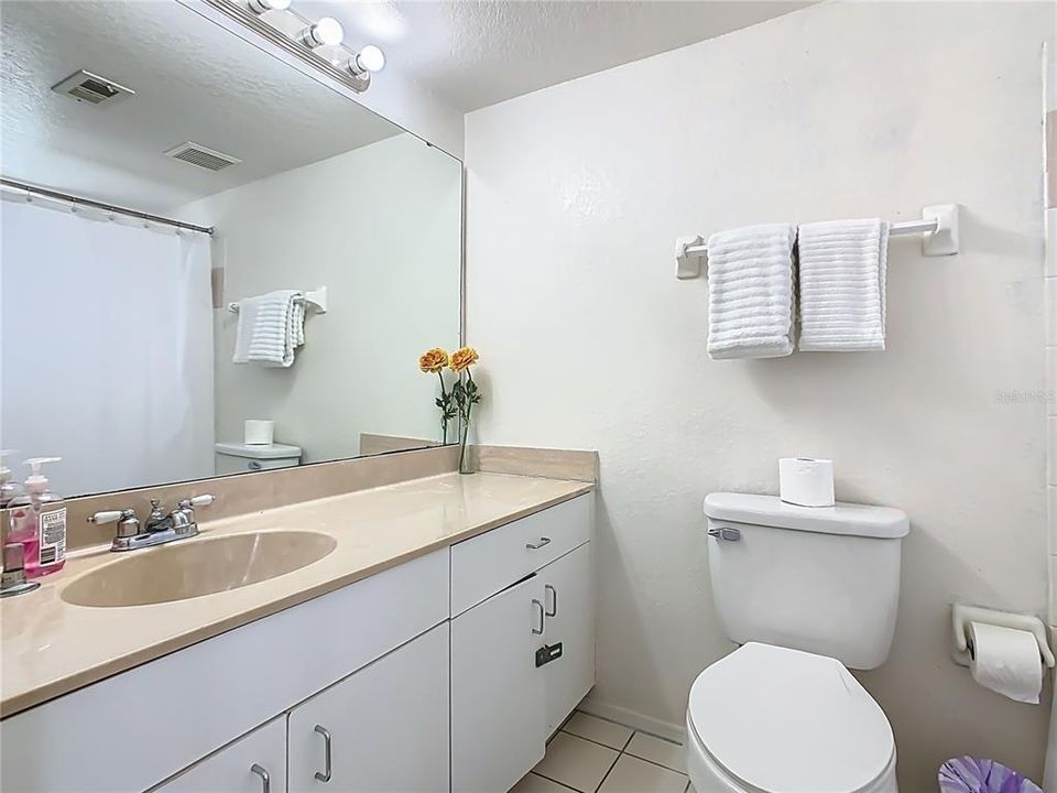 For Sale: $299,990 (2 beds, 2 baths, 1012 Square Feet)