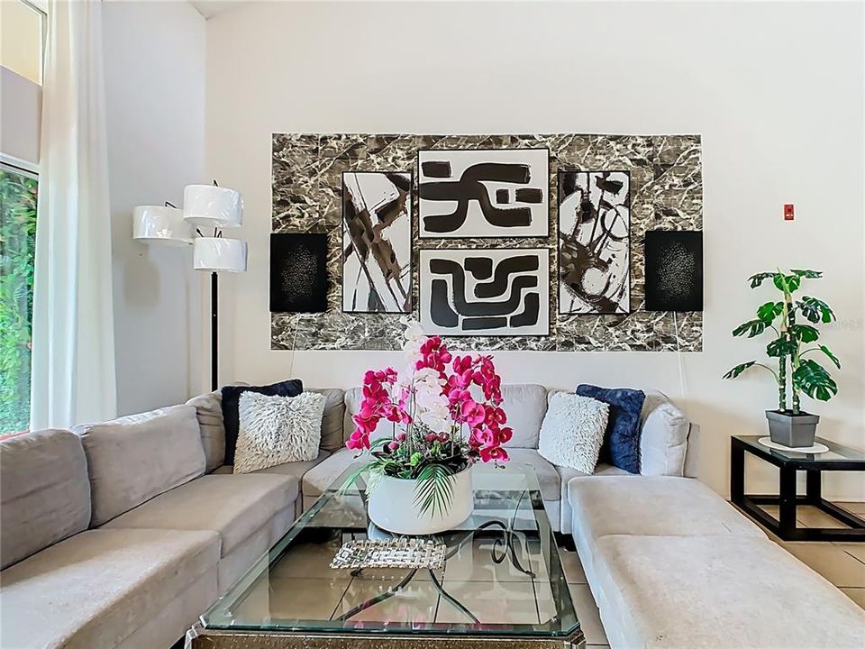 For Sale: $299,990 (2 beds, 2 baths, 1012 Square Feet)