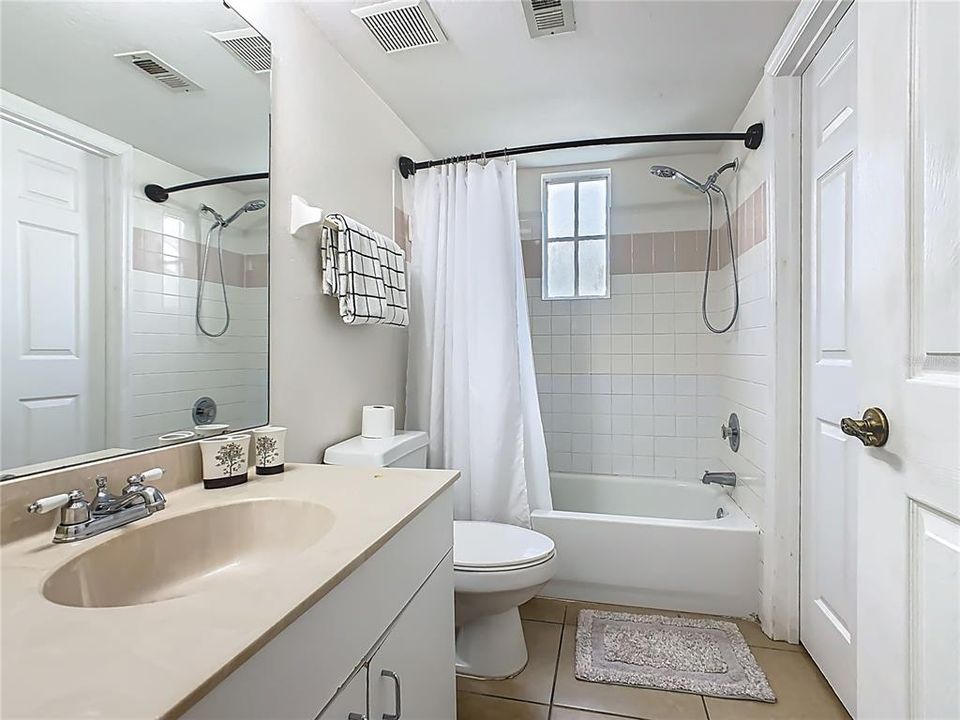 For Sale: $299,990 (2 beds, 2 baths, 1012 Square Feet)