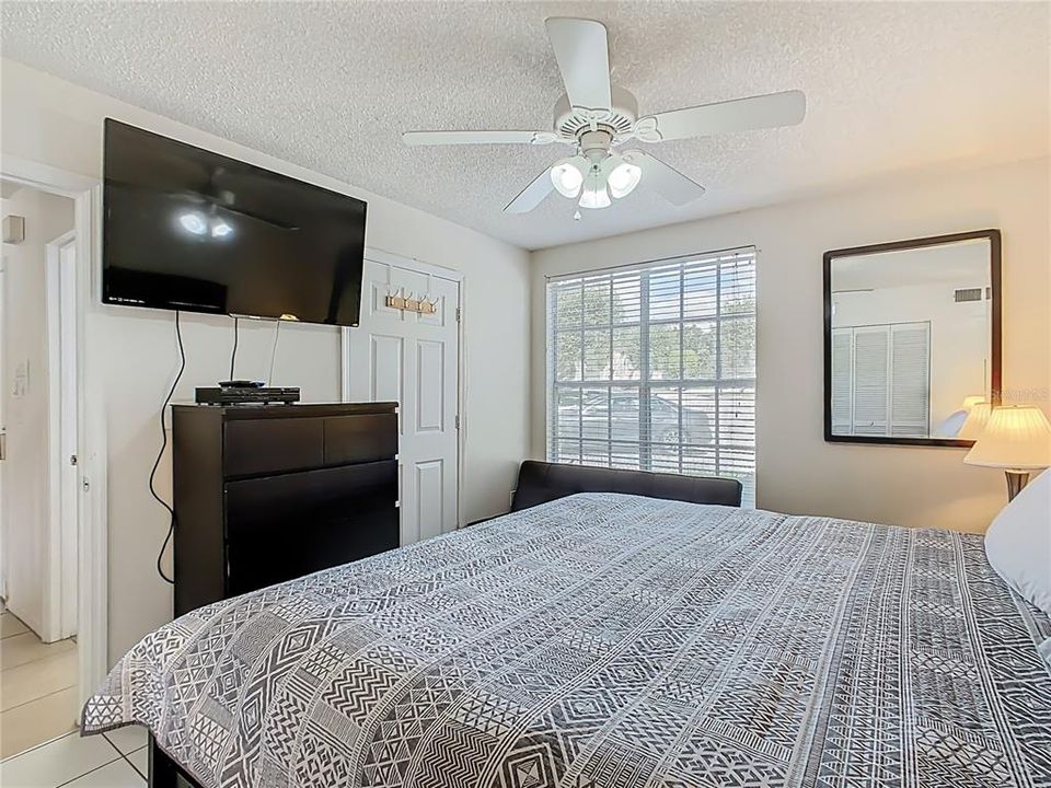 For Sale: $299,990 (2 beds, 2 baths, 1012 Square Feet)