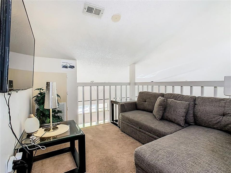 For Sale: $299,990 (2 beds, 2 baths, 1012 Square Feet)