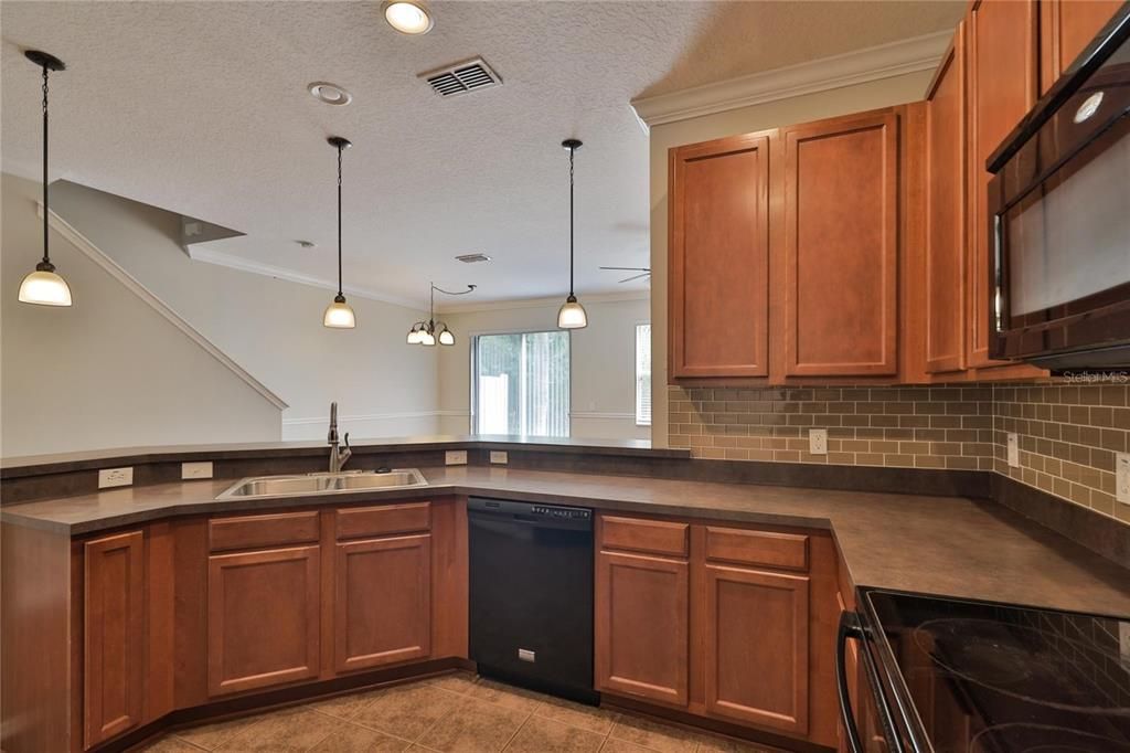 待售: $234,500 (2 贝兹, 2 浴室, 1338 平方英尺)