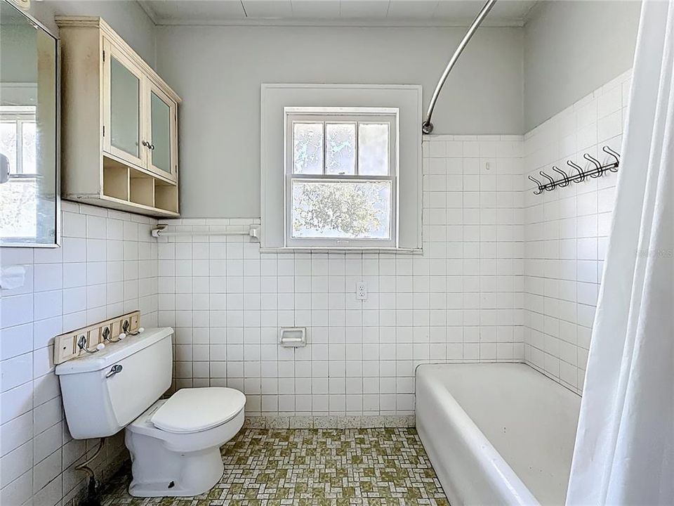 For Sale: $234,900 (3 beds, 1 baths, 1323 Square Feet)