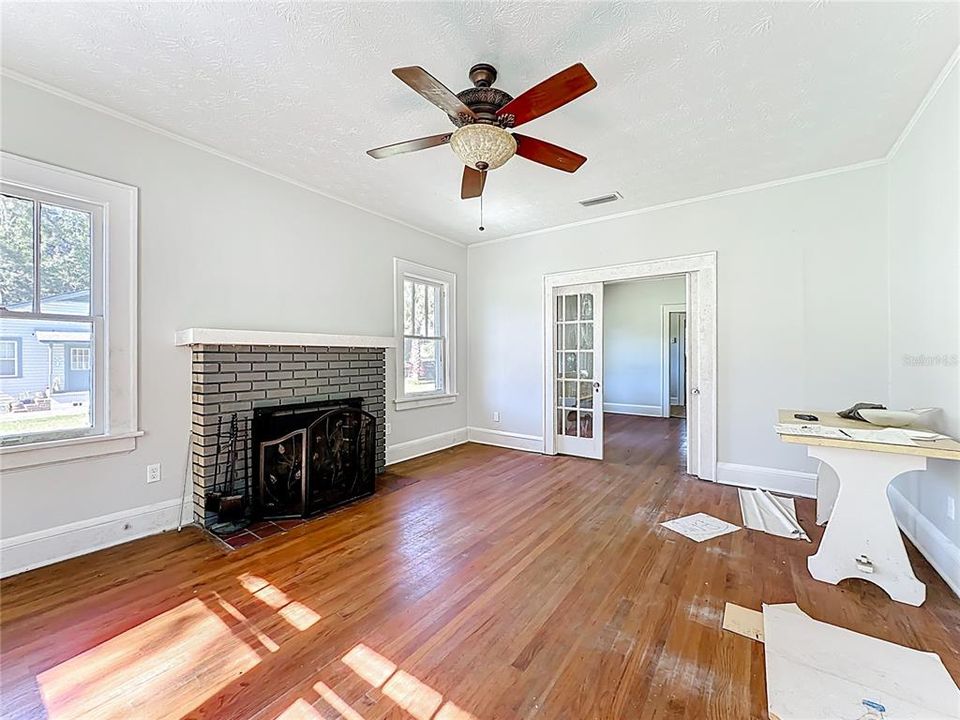 For Sale: $234,900 (3 beds, 1 baths, 1323 Square Feet)